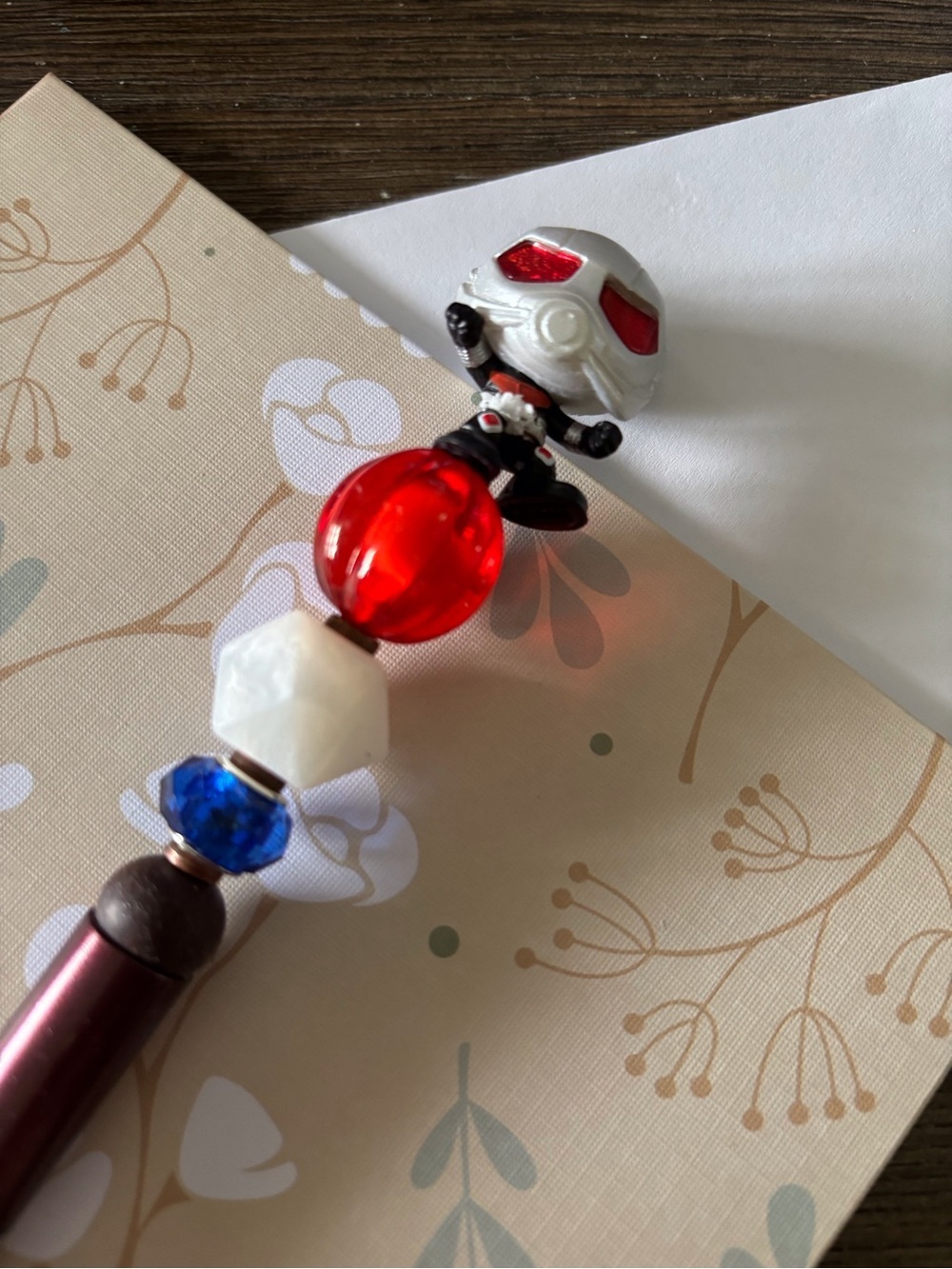 Marvel Doorables: Antman: Antman handmade beaded pen